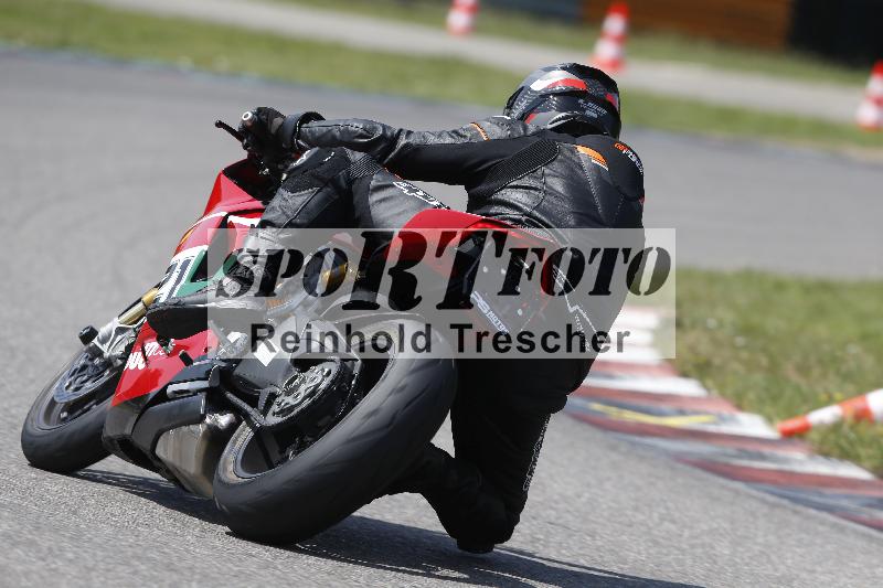 Archiv-2025/27 12.06.2025 Ducati Schweiz Trackday Warmup  ADR/gelb-jeaune/9